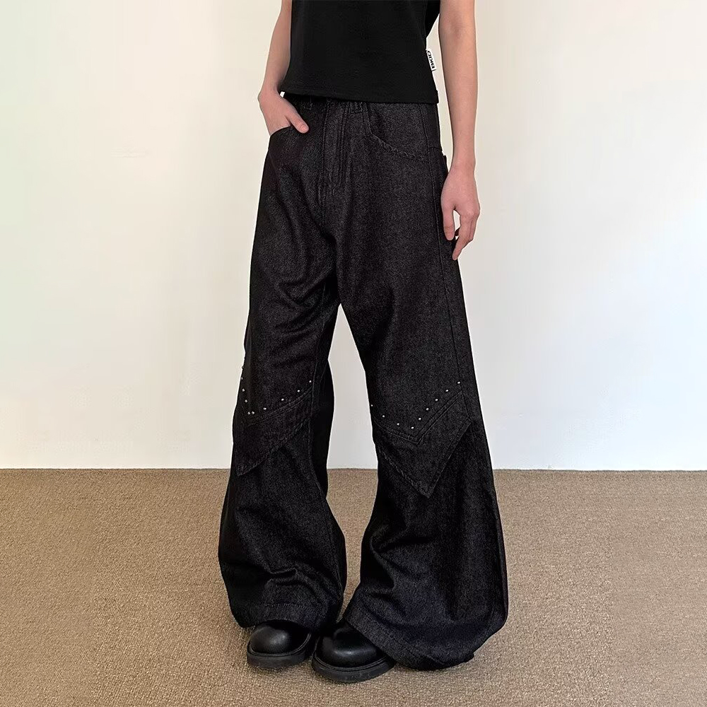 Street Fashion Trends 2025 - Jean évasé droit pour hommes, style